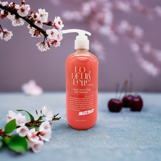 Парфюмированный шампунь для волос c ароматом цветка вишни L'odeurlette In England Colorfit Cherry Fleur Hair Shampoo 500 мл